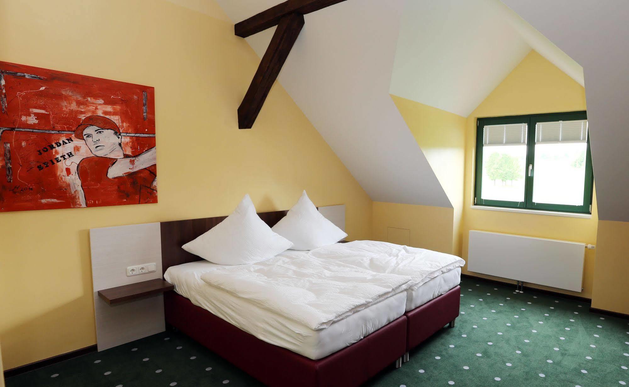 Apartments Golfpark Schlossgut Sickendorf Lauterbach Extérieur photo