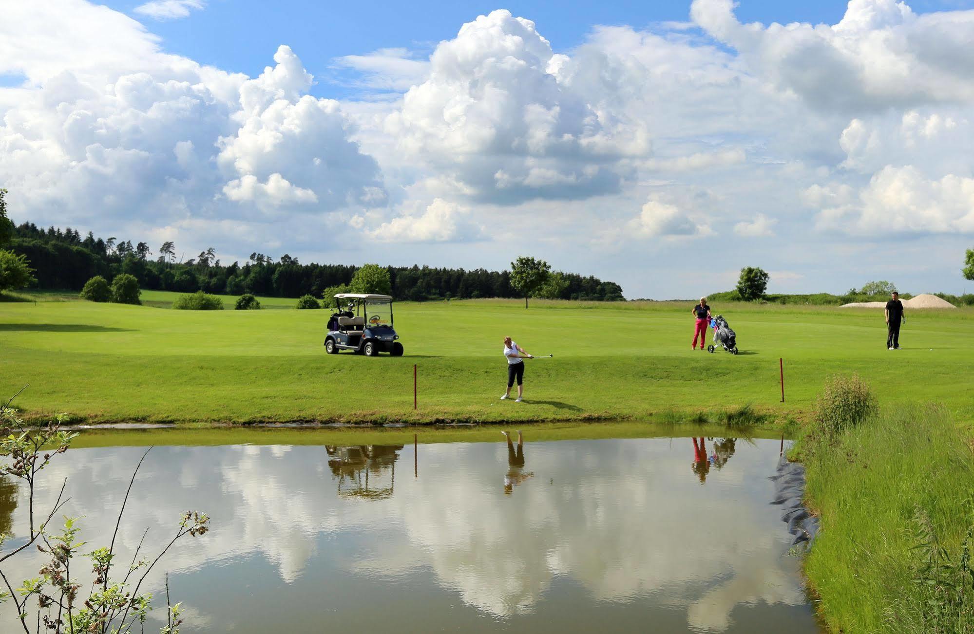 Apartments Golfpark Schlossgut Sickendorf Lauterbach Extérieur photo