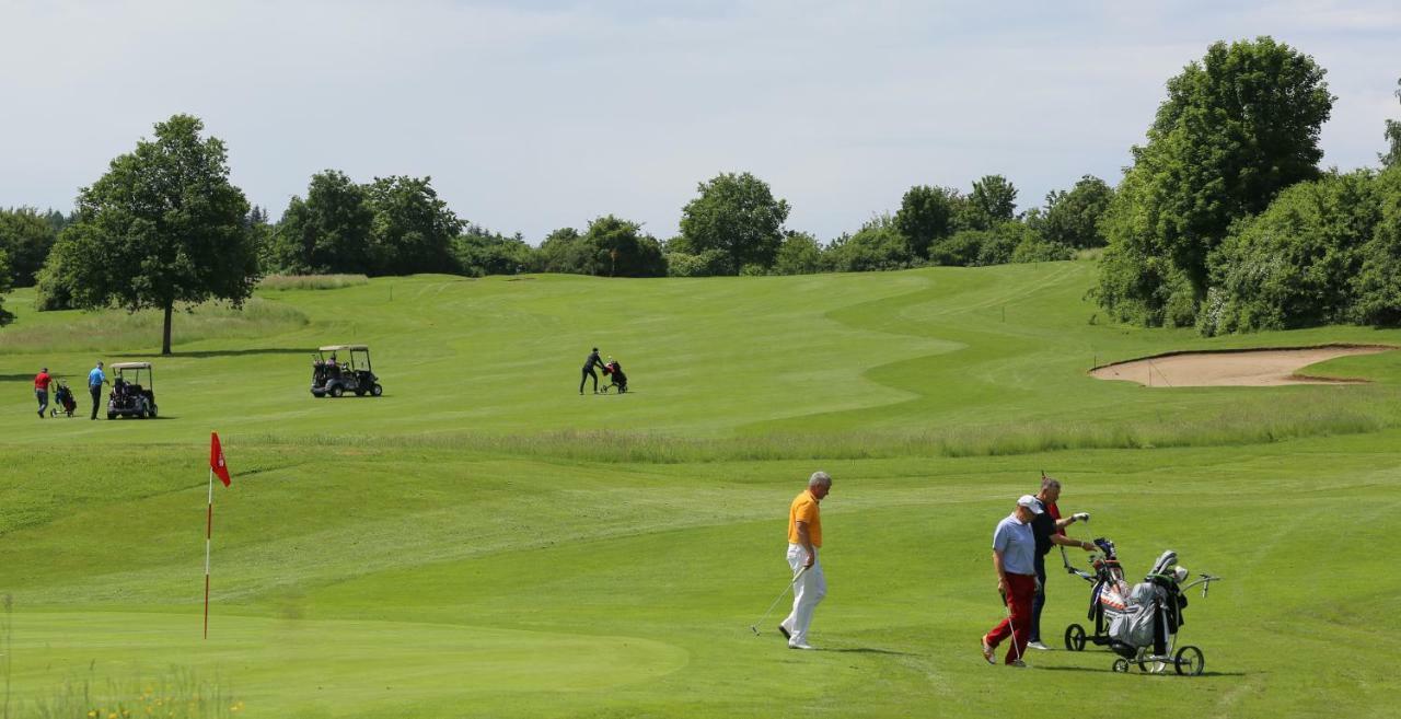 Apartments Golfpark Schlossgut Sickendorf Lauterbach Extérieur photo